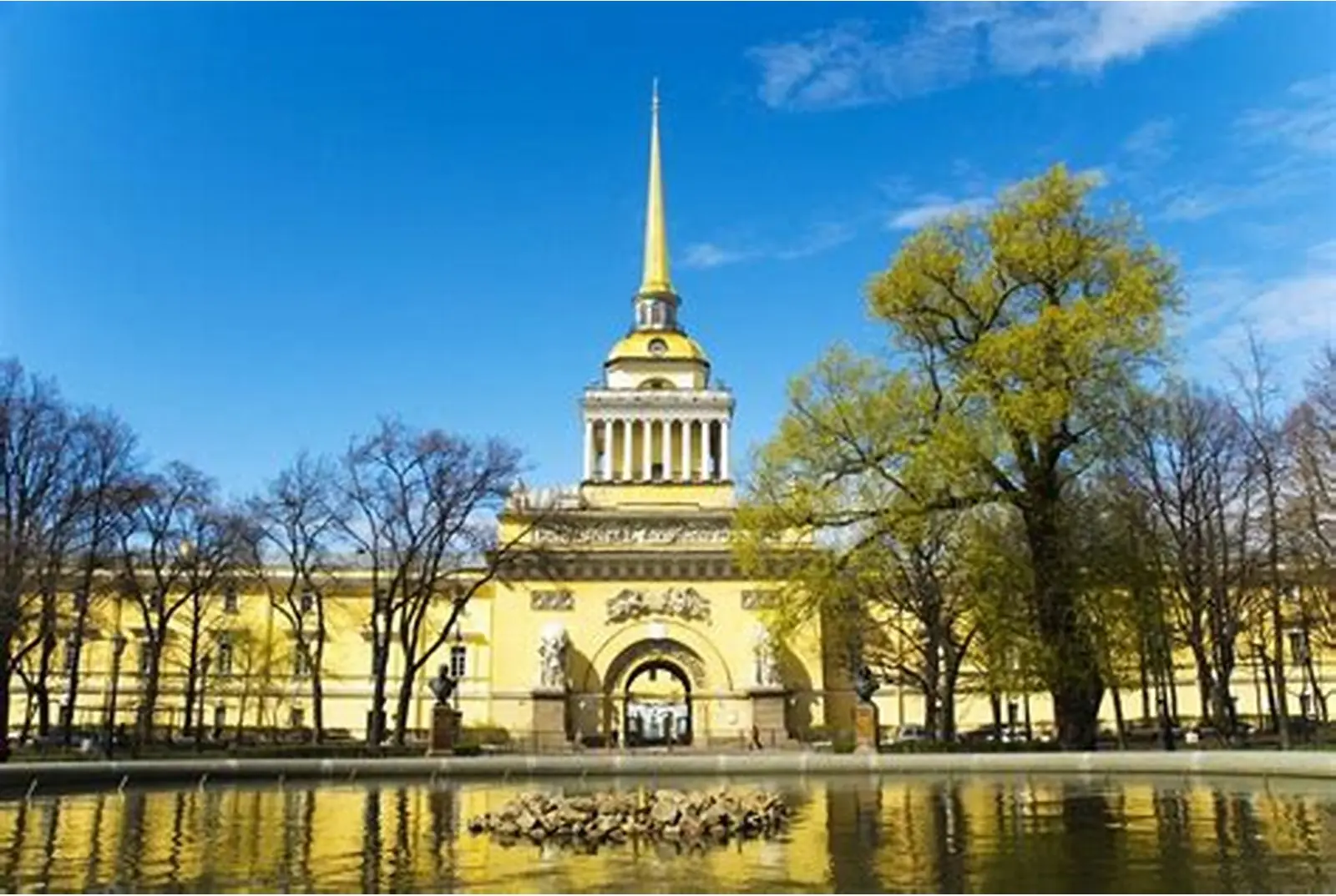 Здание Адмиралтейства со шпилем