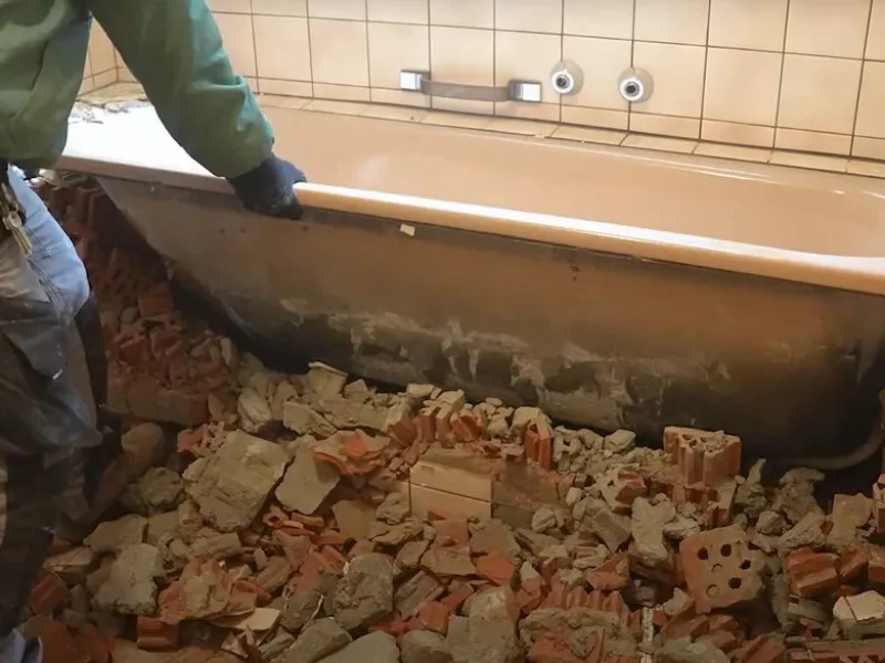 Почему твоя ванна выглядит как каюта подводной лодки времен войны, и что с этим делать